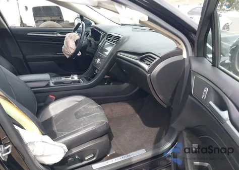 2019 Ford Fusion Hybrid Titanium z USA, uszkodzony, nr VIN 3FA6P0RU0KR116903